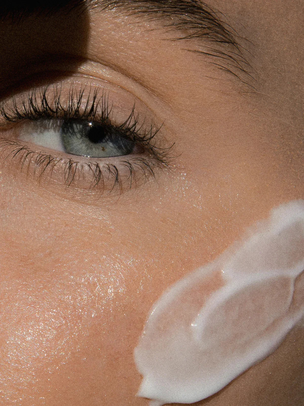 ALPHA-H | Daily Essential Moisturiser SPF50+ - InternationalCosmetic