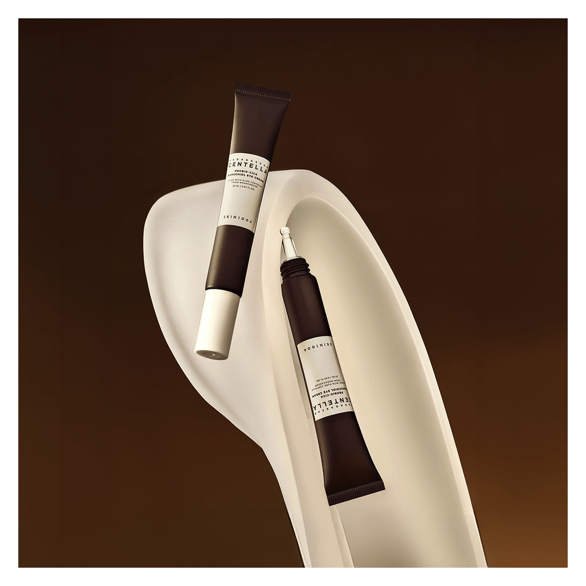 SKIN 1004 | Madagascar Centella Probio-Cica Bakuchiol Eye Cream - 20ml - Imagen editorial