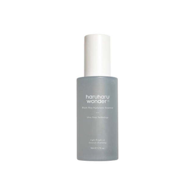 Black Rice Hyaluronic Essence - 50ml sobre fondo blanco