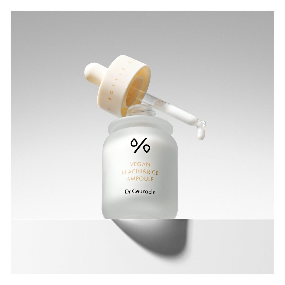 DR. CEURACLE | Vegan Niacin & Rice Ampoule - 30ml — imagen 2 · detalle de textura o aplicación